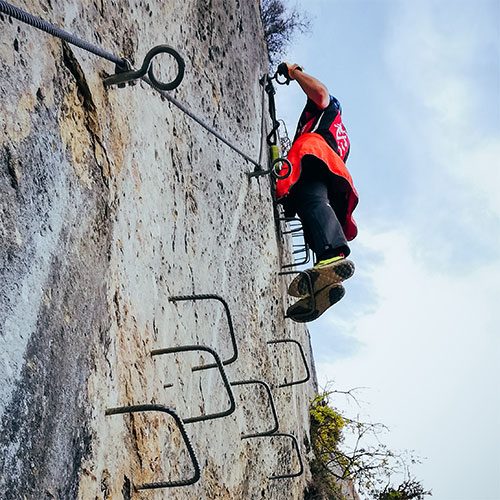 Via Ferrada Roques de l'Empalomar, a Vallcebre, Berguedà. Vies Ferrades i esports d'aventura a Barcelona