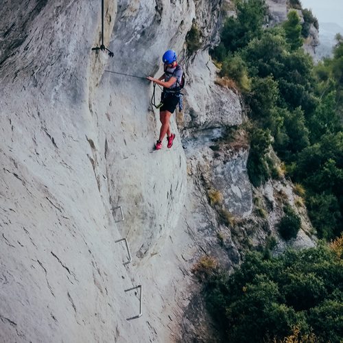 Via Ferrada de les Baumes Corcades, a Centelles. Vies Ferrades i esports d'aventura a Barcelona